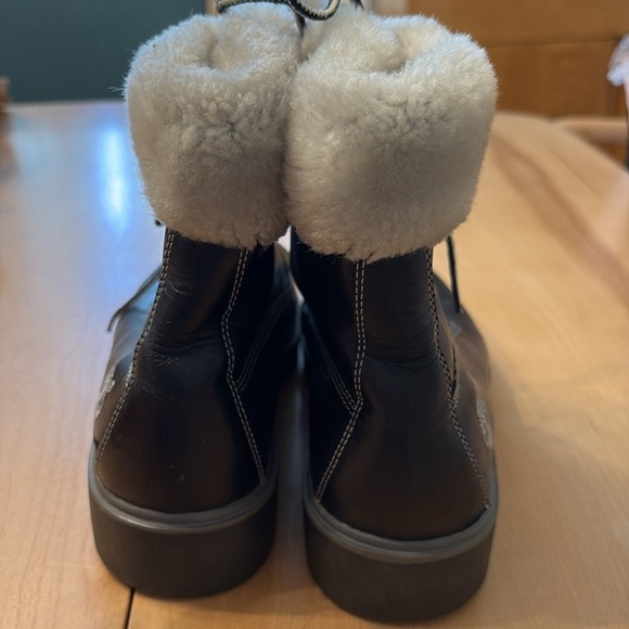 Timberland Women’s Black Winter Leather Boots with Gray Lining.  Size 8 - Picture 3 of 7